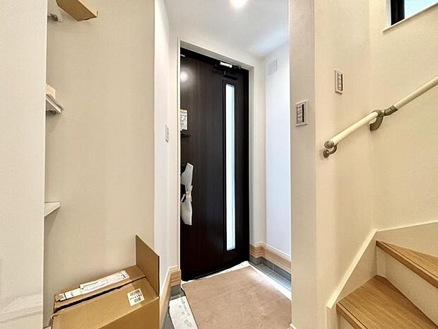 雑多な玄関ではなくスッキリ空間としてお家の顔になるよう設計いたしました。(2025.9.15撮影)