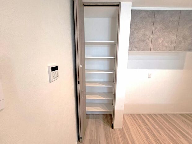 空間を効率的に利用し収納スペースを確保。一日の始まりと終わりを美しく演出します。