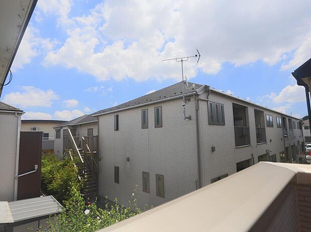 この街ならではの美しい風景と、ここから紡がれる物語が始まります。