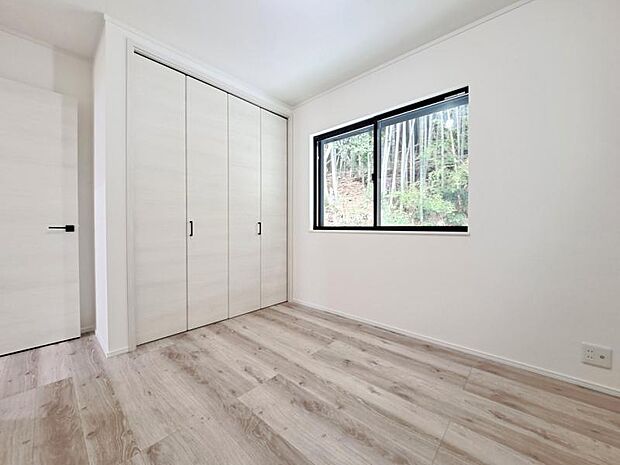 洋室5.3帖　日々の疲れを癒してくれる主寝室。自由度が高いので家具のレイアウトでお好みの空間を創りだせます。