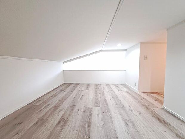 広々としたロフトは多目的にお使いいただける便利な空間です。用途に合わせてお使い頂けます。