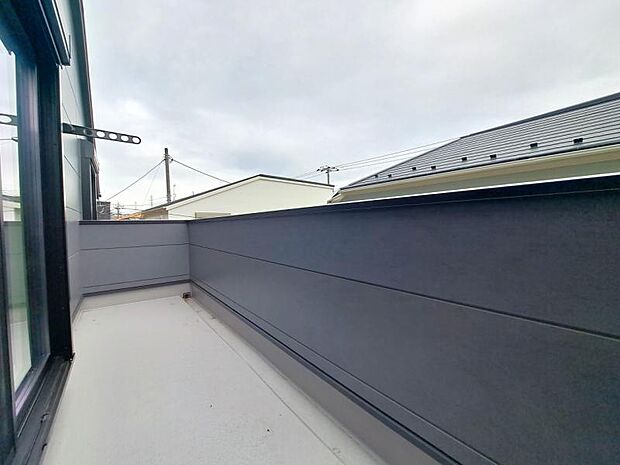 風通しのよいバルコニー。お洗濯物も乾かしやすいですね。