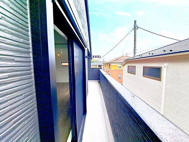 風通しのよいバルコニー。お洗濯物も乾かしやすいですね。