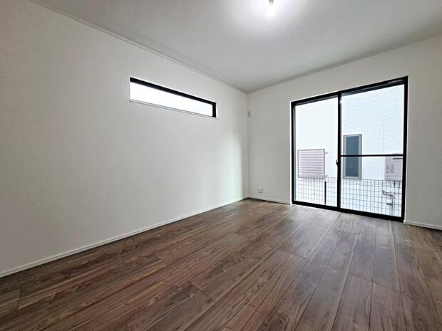 洋室8.1帖　日々の疲れを癒してくれる主寝室。自由度が高いので家具のレイアウトでお好みの空間を創りだせます。