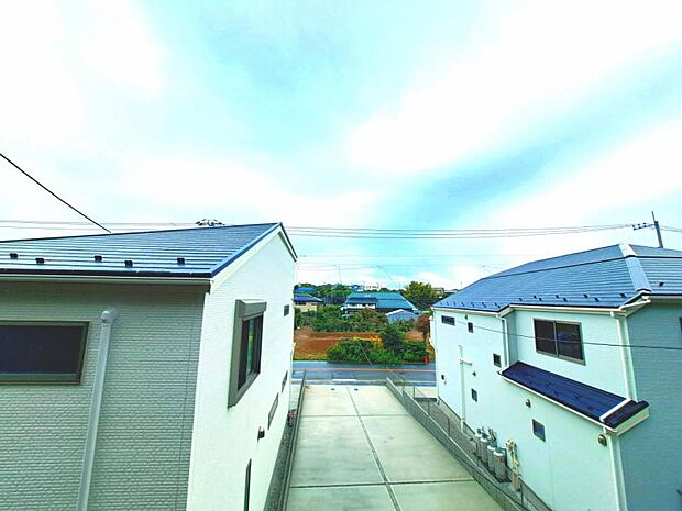 この街ならではの美しい風景と、ここから紡がれる物語が始まります。