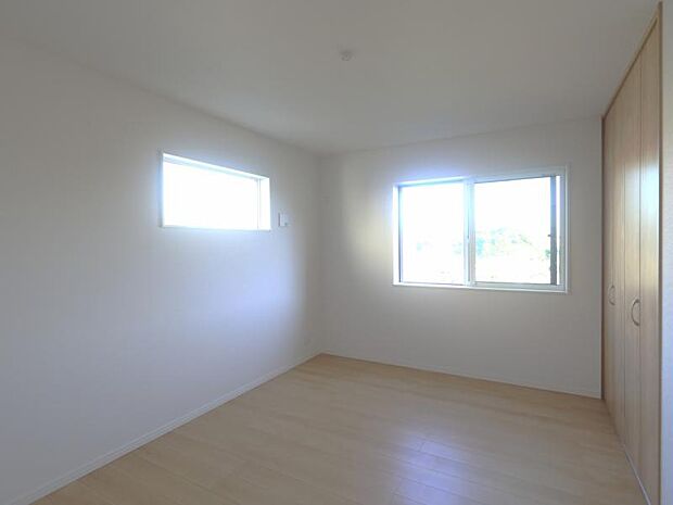 洋室7.5帖　居室には収納スペースが豊富なため、シンプルですっきりとした暮らしが実現できます。