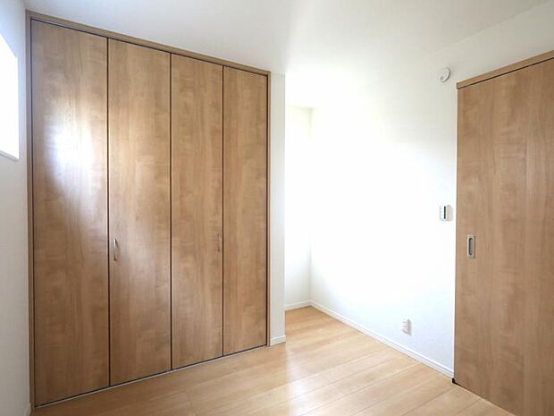 洋室5.3帖　日々の疲れを癒してくれる主寝室。自由度が高いので家具のレイアウトでお好みの空間を創りだせます。