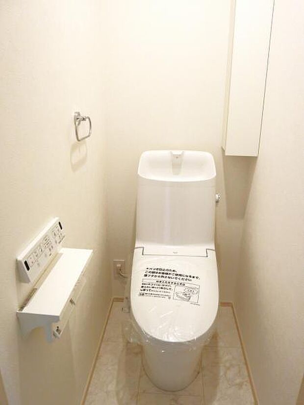 清潔感の溢れるトイレです。落ち着いた空間で安らぎのひとときをお過ごし頂けます。2か所あります。