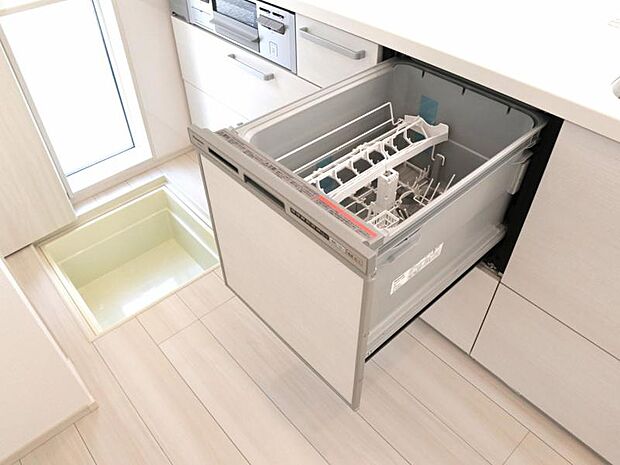 食器洗浄乾燥機 食器の後片付けに便利な食器洗浄乾燥機を標準装備。ビルトインタイプなので見た目もスッキリ、特に共働き世帯のご家族には必須品です。