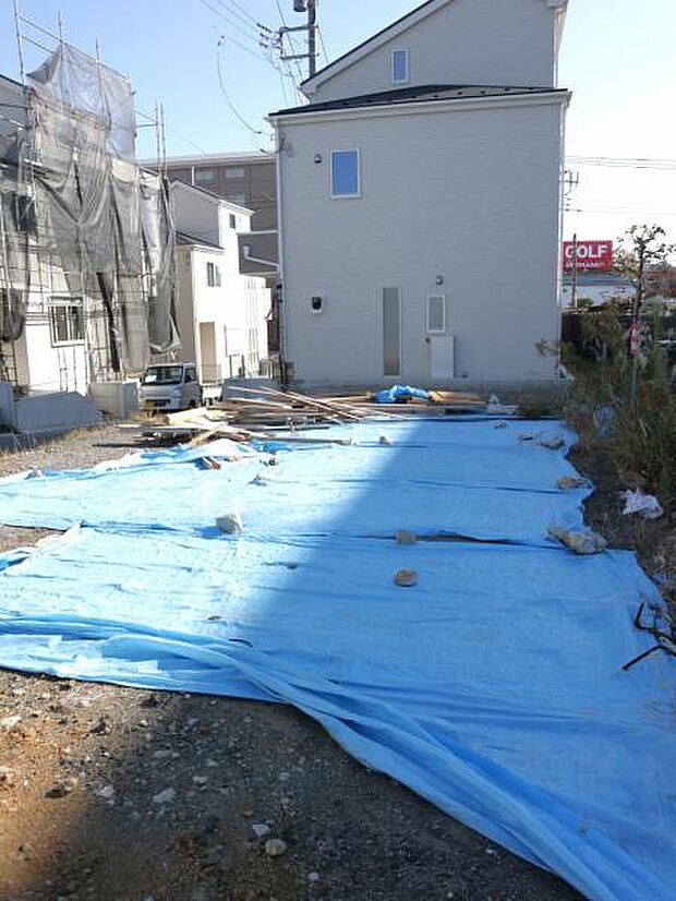 「小机」駅徒歩16分。豊かな居住性とクオリティが見事に調和した住空間は住まうことの喜びを感じさせてくれます。(2025.12.1撮影)