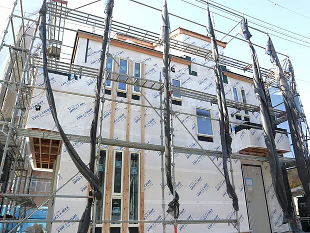 「小机」駅徒歩16分。豊かな居住性とクオリティが見事に調和した住空間は住まうことの喜びを感じさせてくれます。(2026.3.5撮影)