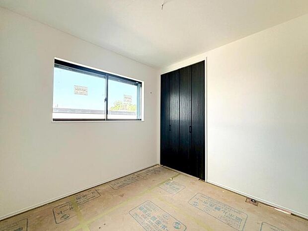 洋室4.5帖　日々の疲れを癒してくれる主寝室。自由度が高いので家具のレイアウトでお好みの空間を創りだせます。