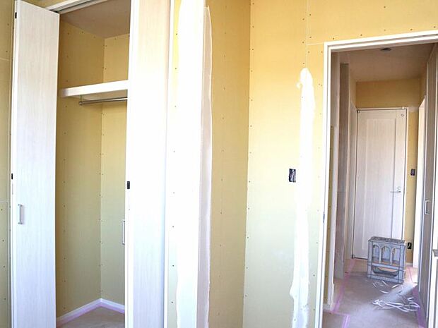 空間を効率的に利用し収納スペースを確保。一日の始まりと終わりを美しく演出します。(2025.12.1撮影)