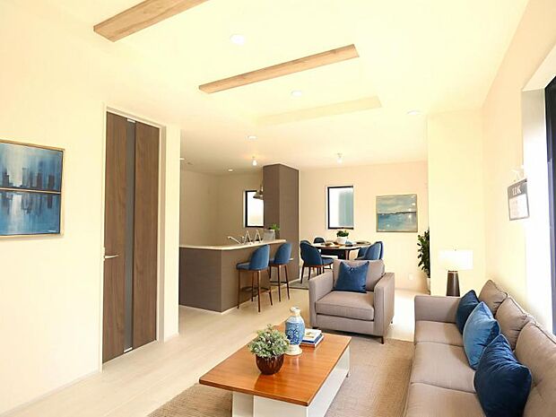 (配置してある家具はCGによるイメージです)落ち着きのあるリビングです。お友達が遊びに来た時にも使えますし、ちょっと疲れた時にお昼寝できるのも嬉しいですね。