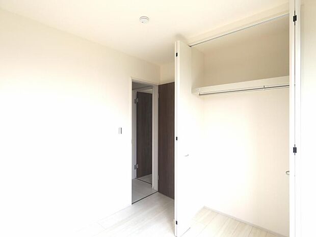 空間を効率的に利用し収納スペースを確保。一日の始まりと終わりを美しく演出します。