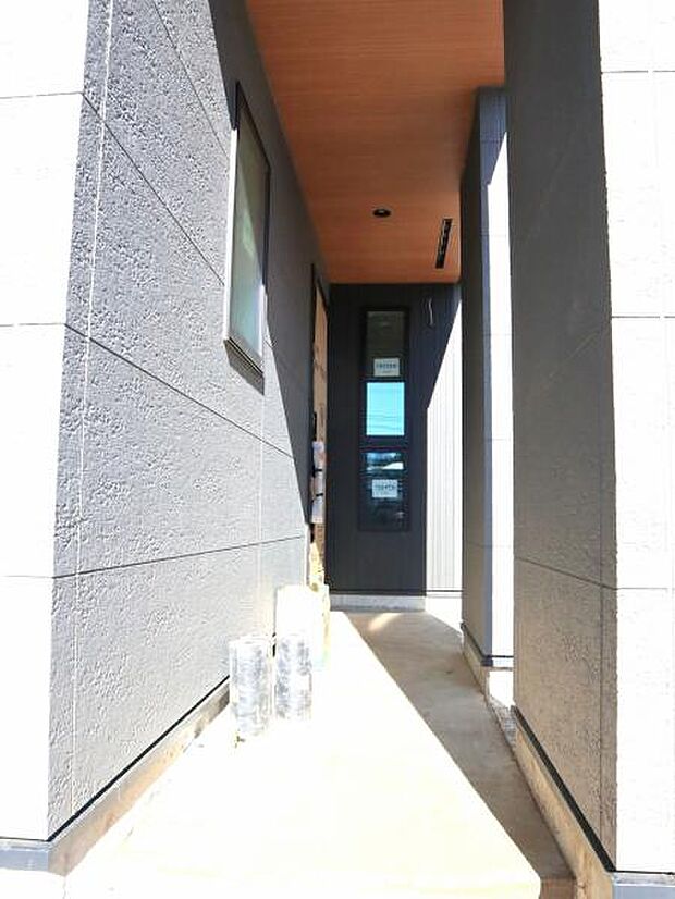 雑多な玄関ではなくスッキリ空間としてお家の顔になるよう設計いたしました。（2026.1.9撮影）