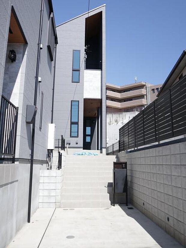 「鴨居」駅徒歩16分 生活に便利な設備・仕様を揃えた快適住宅です。