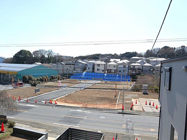 この街ならではの美しい風景と、ここから紡がれる物語が始まります。