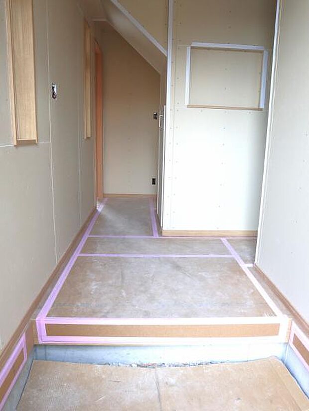 玄関には収納豊富なシューズクロークも完備。雑多な玄関でなくスッキリ空間にできるよう設計しました。（2026.1.26撮影）