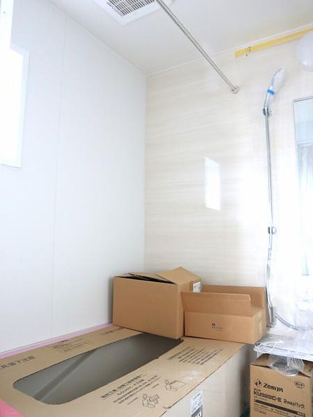 浴室乾燥機付きで雨の日の洗濯も可能です。凹凸が少ない汚れの付き辛くお掃除が楽な仕様となっております。（2026.1.26撮影）