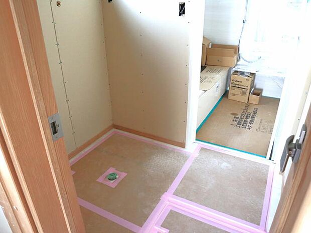 清潔感と機能性を備え一日の始まりと終わりを心地よく演出してくれるパウダールームです。（2026.1.26撮影）