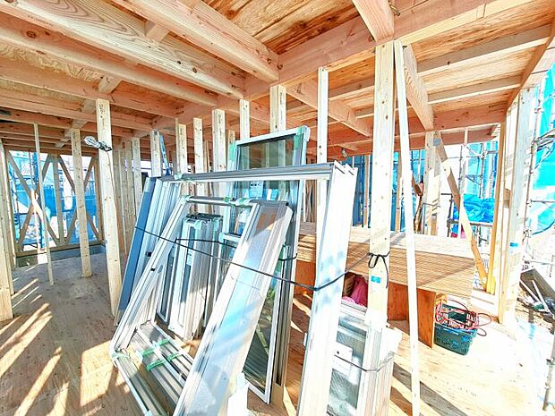 この場所だからこそ叶えられる開放感、陽光を取り入れた住宅です。是非現地でご体感くださいませ。(2025.11.14撮影)