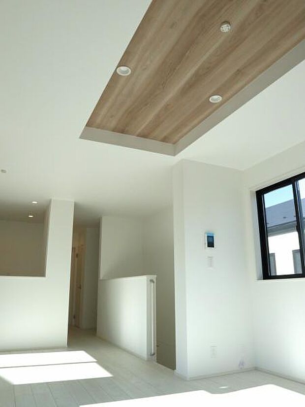 LDK19.29帖 家族が集まるリビングゆったり空間に。明るい陽射しと風が入る窓配置が安らげる空間を演出します。