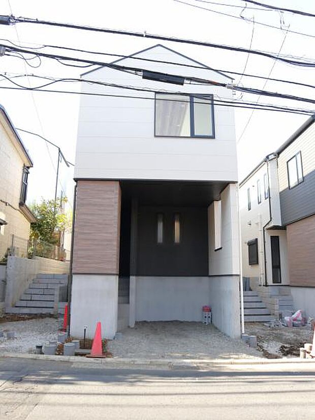 「高田駅」徒歩20分 生活に便利な設備・仕様を揃えた快適住宅です。(2025.11.28撮影)