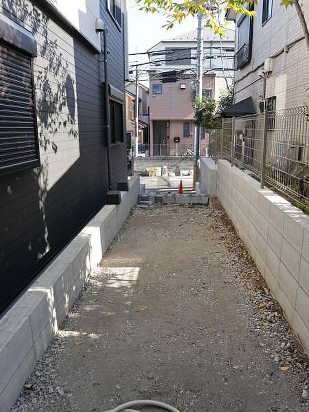 玄関につながる駐車スペースなので重い荷物の出し入れの負担を最小限に抑えられます。（2025.11.28撮影）