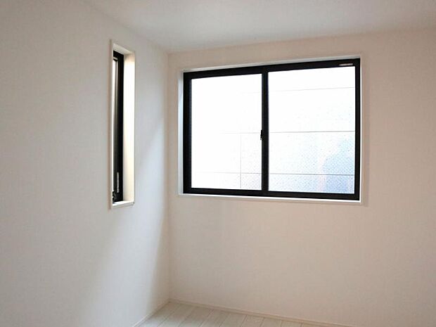 洋室5.11帖　日々の疲れを癒してくれる主寝室。自由度が高いので家具のレイアウトでお好みの空間を創りだせます。