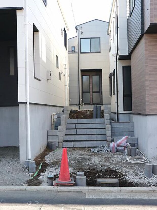 「高田」駅徒歩20分　生活に便利な設備・仕様を揃えた快適住宅です。（2025.11.28撮影）