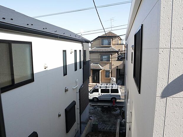 この街ならではの美しい風景と、ここから紡がれる物語が始まります。