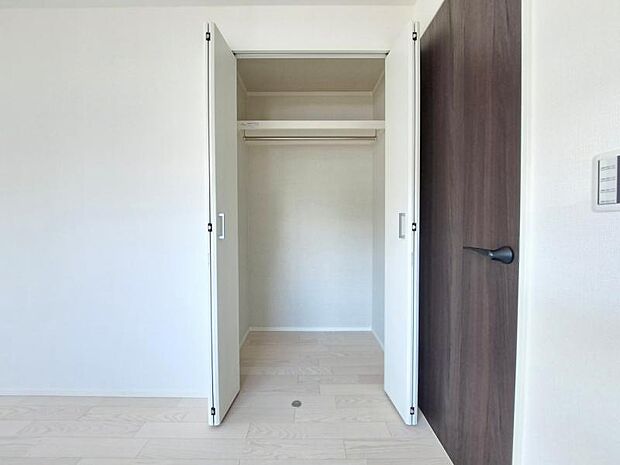 空間を効率的に利用し収納スペースを確保。一日の始まりと終わりを美しく演出します。