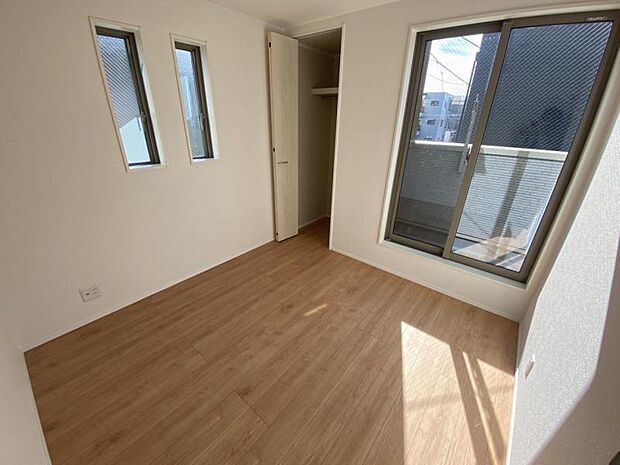 日々の疲れを癒してくれる主寝室。自由度が高いので家具のレイアウトでお好みの空間を創りだせます。