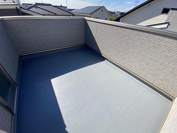 風通しのよいバルコニー。お洗濯物も乾かしやすいですね。