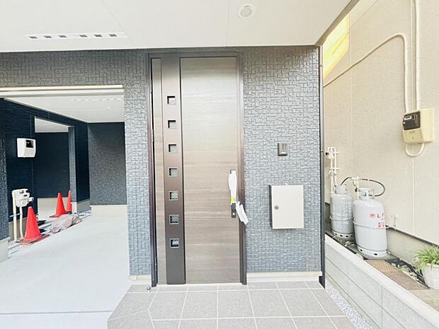 高いデザイン性を持つ玄関は、安らぎに満ちた生活空間を予感させてくれます。