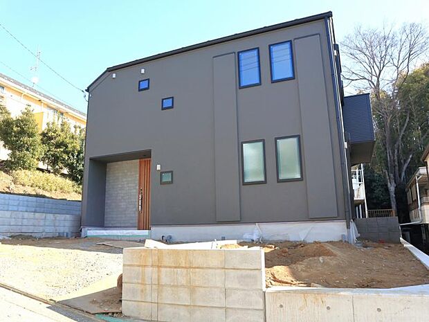 「高田」駅徒歩13分　生活に便利な設備・仕様を揃えた快適住宅です。