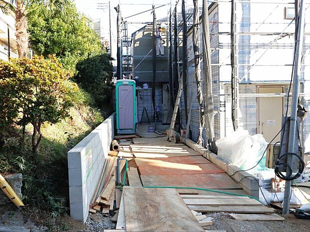 完成前の状態をご覧いただくことで、隣接した環境もしっかりとご覧いただけます(2025.11.28撮影)