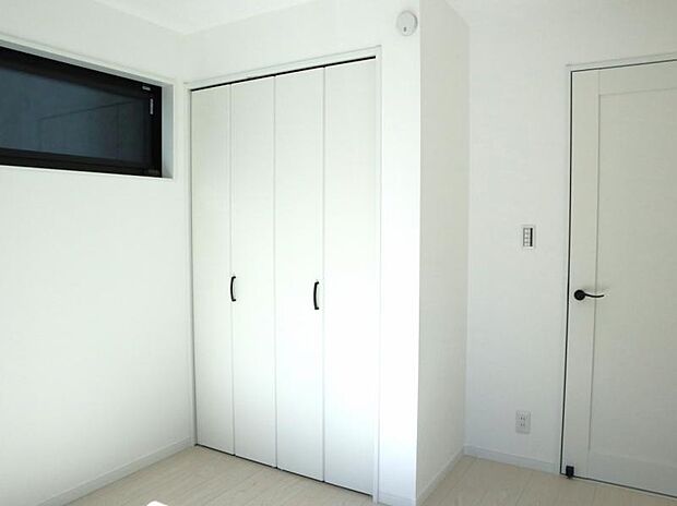 洋室5帖　居室には収納スペースが豊富なため、シンプルですっきりとした暮らしが実現できます。