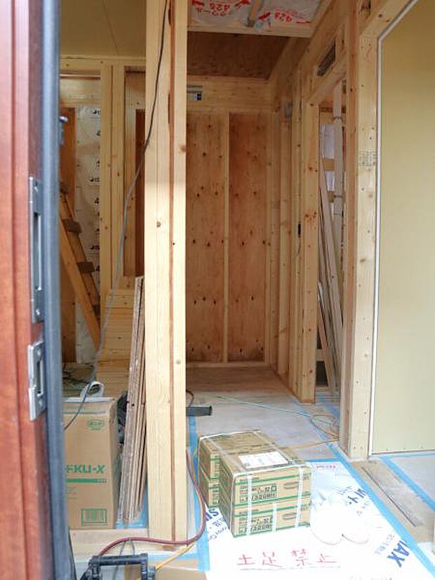 現地の状態をご覧いただくことで、隣接した環境をしっかりとご確認いただけます（2025.12.8撮影）