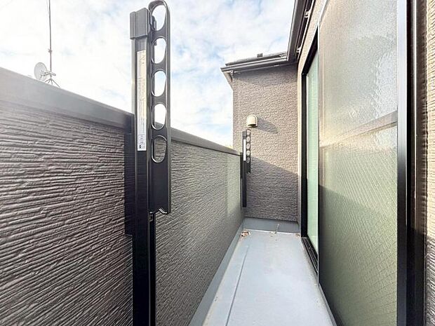 風通しのよいバルコニー。お洗濯物も乾かしやすいですね。（2025.12.23撮影）