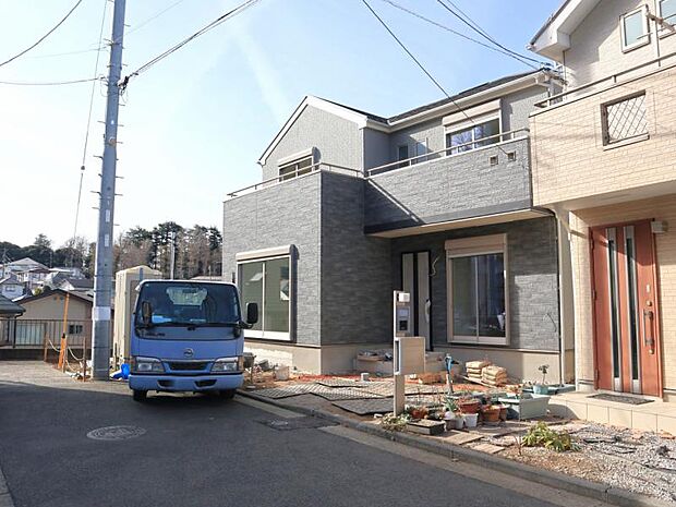 「三ツ沢上町」駅徒歩8分　「三ツ沢下町」駅徒歩9分　生活に便利な設備・仕様を揃えた快適住宅です。（2026.1.26撮影）