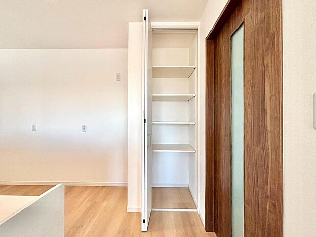 ストック品など何でも収納できる嬉しい空間です。（2026.1.16撮影）