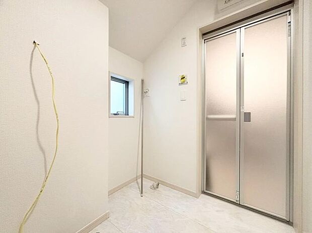 清潔感と機能性を備え一日の始まりと終わりを心地よく演出してくれるパウダールームです。（2026.1.16撮影）