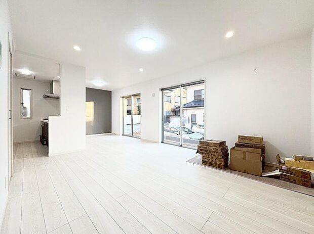 清潔感のある空間を保てるよう、収納スペースを広く設けていますので、たくさんある靴もすべて収納して頂け、玄関をスッキリ綺麗な空間に纏めます。（2026.1.16撮影）