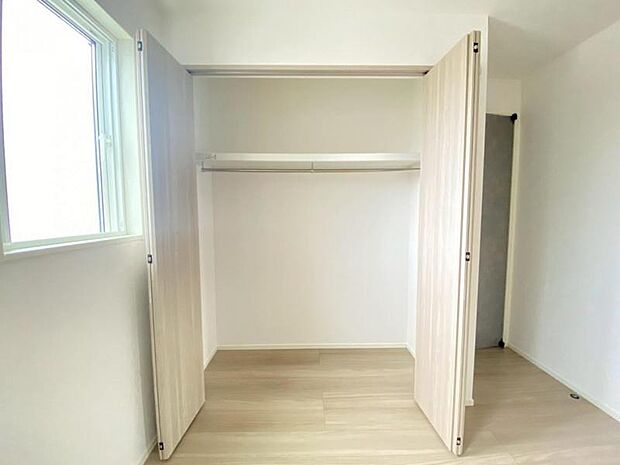 普段使わない季節用品やトランクなど、大きなものもラクラク収納できます。