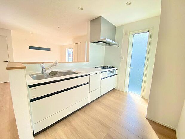 少ない移動で食事を作る作業が行うことができ、ご家族を見守りながら食事を作れます。