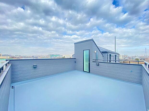 開放感たっぷりのルーフバルコニー