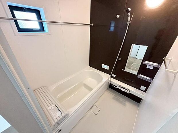 1日の疲れを癒してくれる広々とした浴室は癒しの空間としてカスタマイズが可能です。