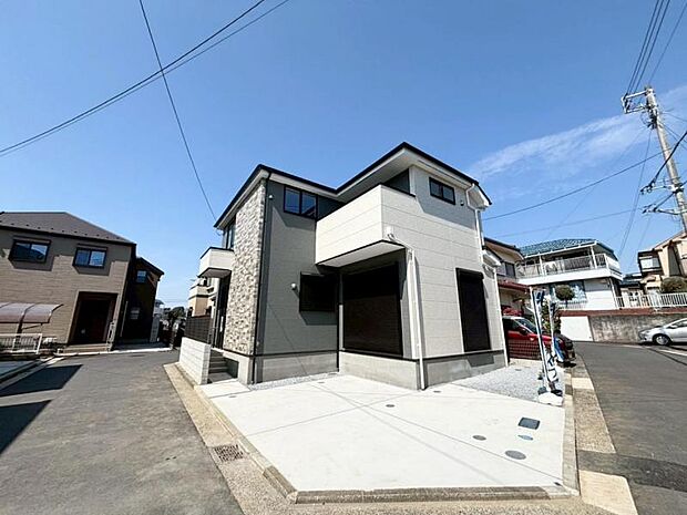 駐車場含む現地外観写真